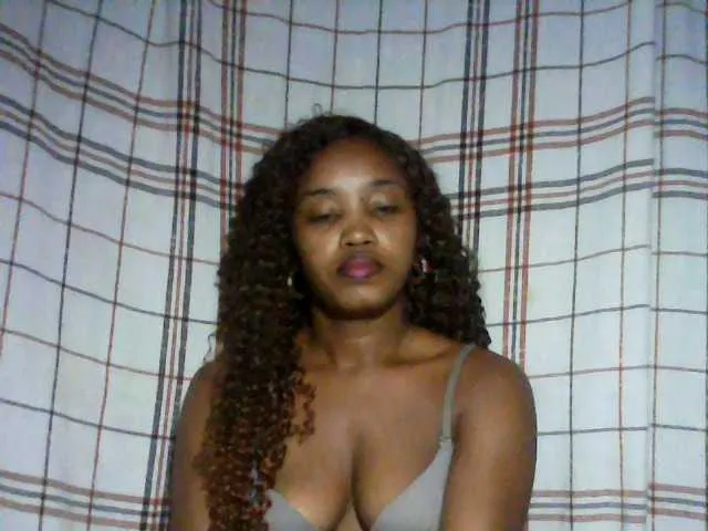 Live sex webcam photo for kylie11 #292835872