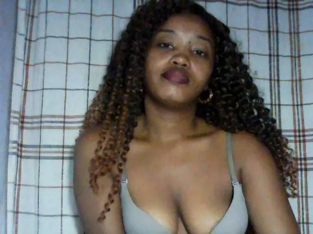 Live sex webcam photo for kylie11 #293546628