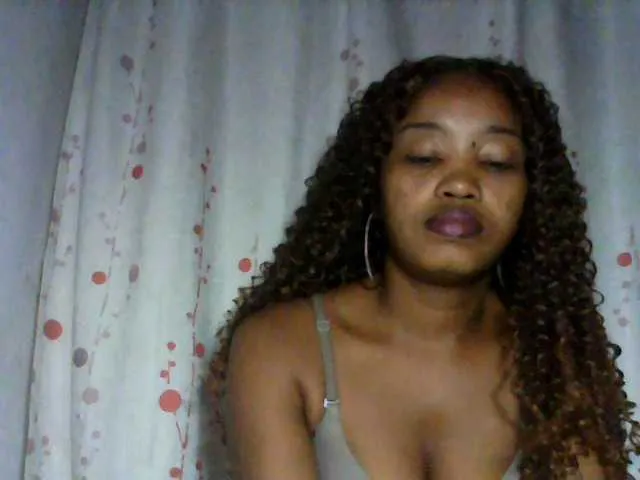 Live sex webcam photo for kylie11 #293938410