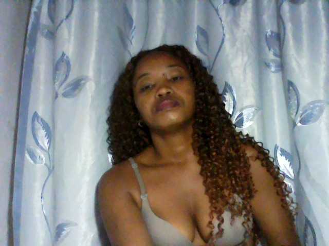 Live sex webcam photo for kylie11 #294230586