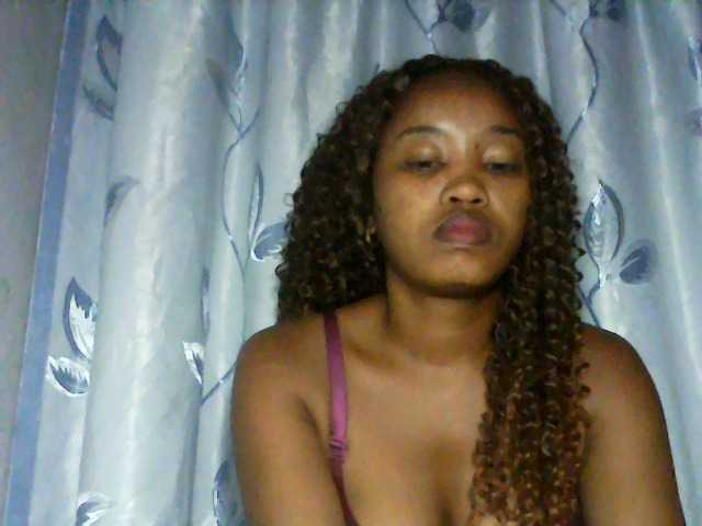 Live sex webcam photo for kylie11 #294313611