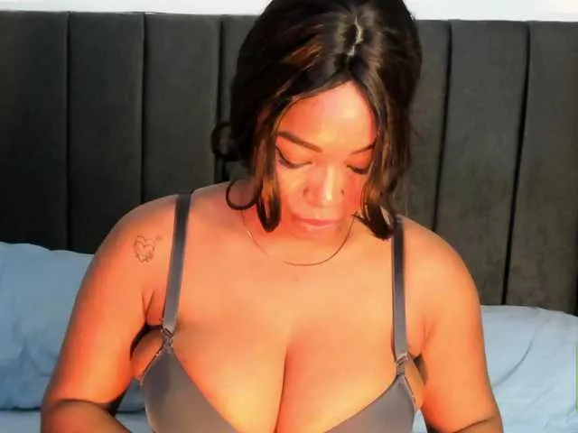 Live sex webcam photo for kylieboobs24 #291531655