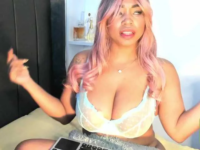 Live sex webcam photo for kylieboobs24 #292270071