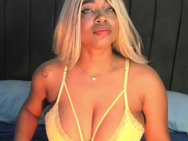 Live sex webcam photo for kylieboobs24 #292402930