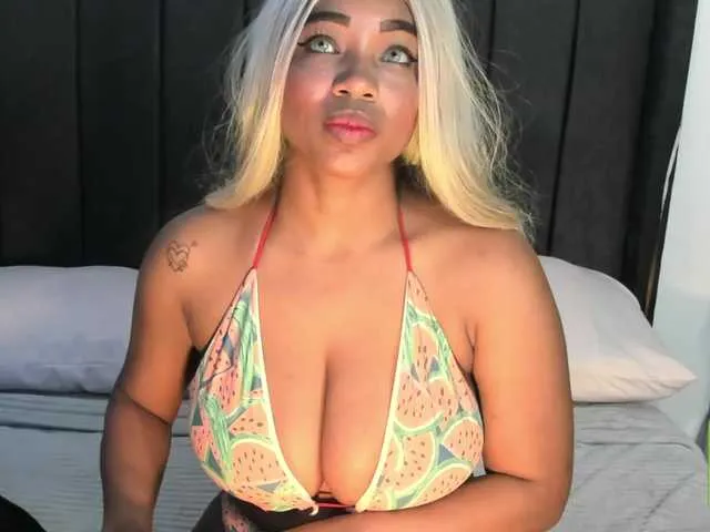 Live sex webcam photo for kylieboobs24 #293012866