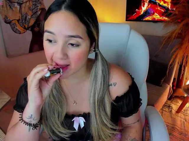 Live sex webcam photo for la-venezolana #291258286