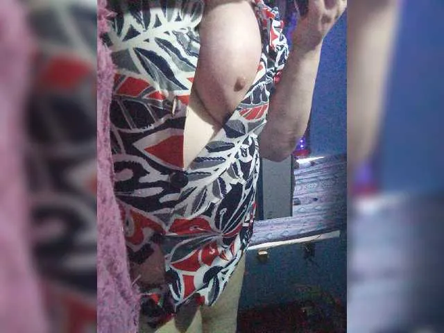 Live sex webcam photo for lady-Nicol #275657663