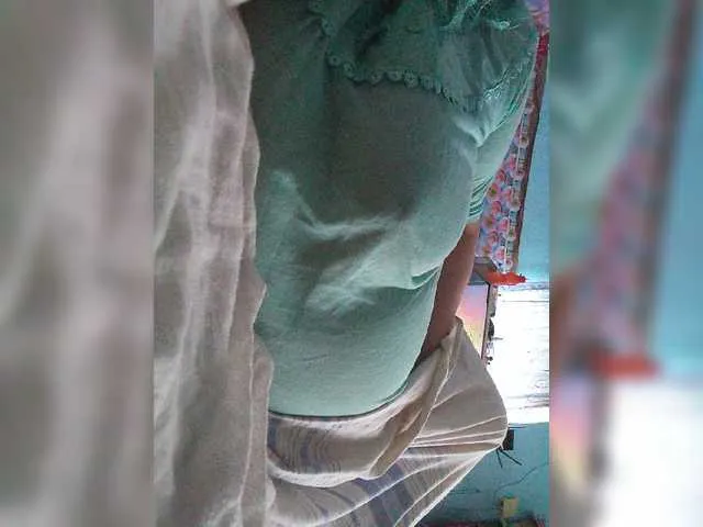 Live sex webcam photo for lady-Nicol #275757132