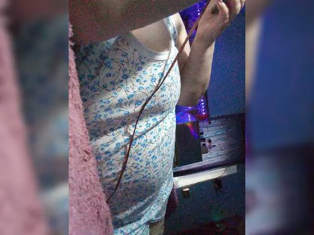 Live sex webcam photo for lady-Nicol #275829887