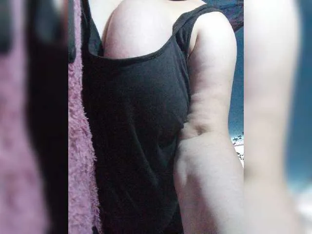 Live sex webcam photo for lady-Nicol #275990926