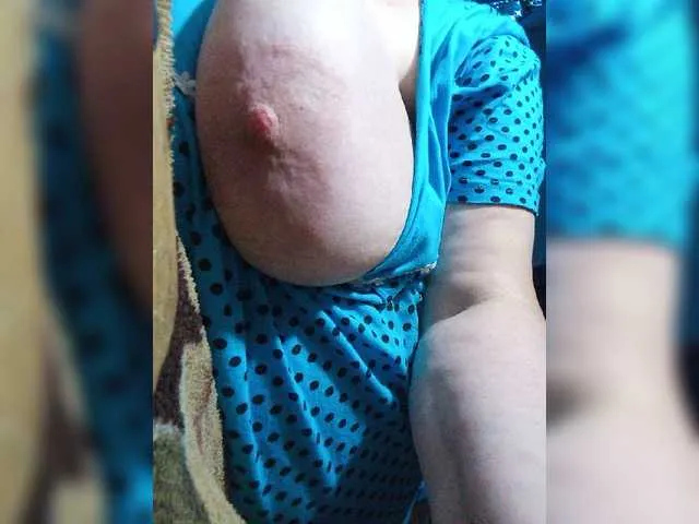 Live sex webcam photo for lady-Nicol #276336908