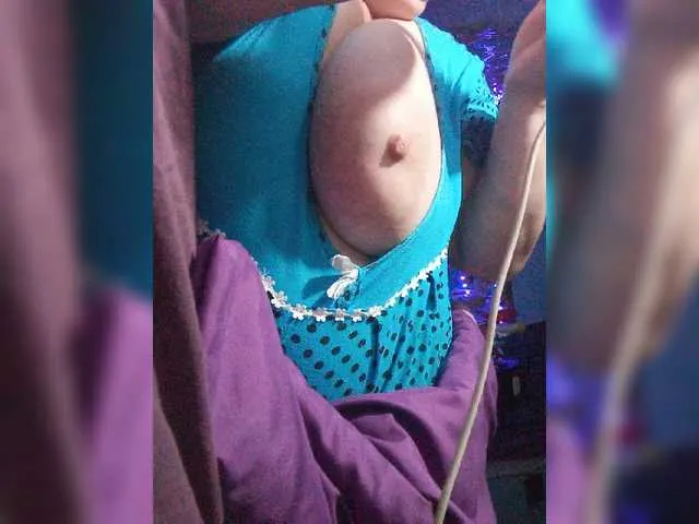 Live sex webcam photo for lady-Nicol #276444059