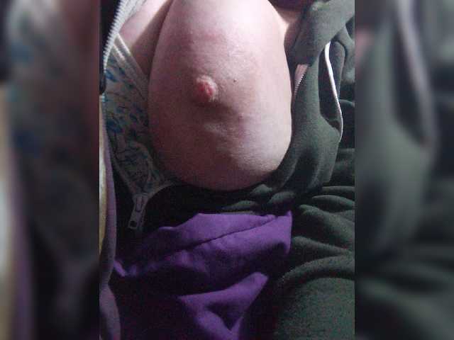 Live sex webcam photo for lady-Nicol #276973180