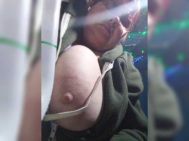 Live sex webcam photo for lady-Nicol #277409765