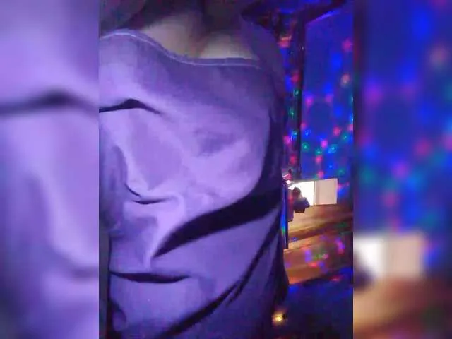 Live sex webcam photo for lady-Nicol #281408382