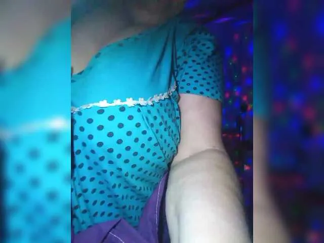 Live sex webcam photo for lady-Nicol #286550177