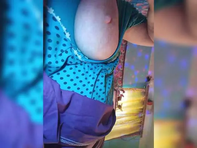 Live sex webcam photo for lady-Nicol #287958077