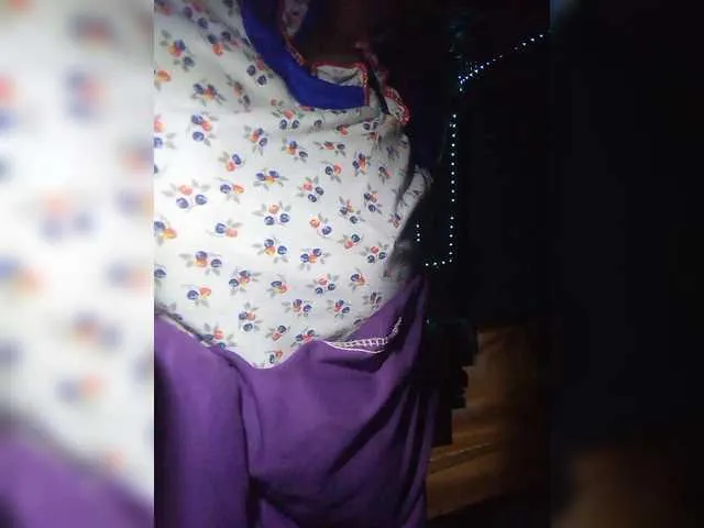 Live sex webcam photo for lady-Nicol #291099764