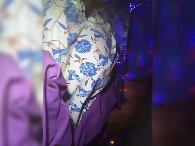 Live sex webcam photo for lady-Nicol #291394045