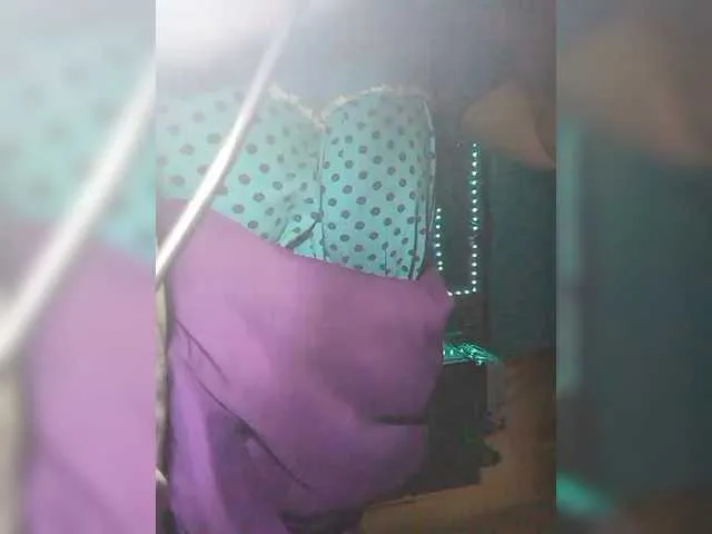 Live sex webcam photo for lady-Nicol #291564459