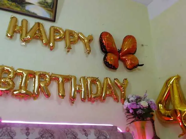 Live sex webcam photo for ladybigsmile #290338107