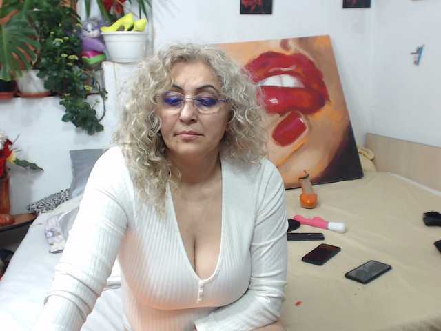 Live sex webcam photo for ladydy4u #272178184