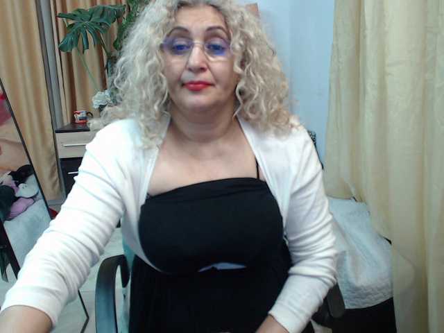 Live sex webcam photo for ladydy4u #277341307