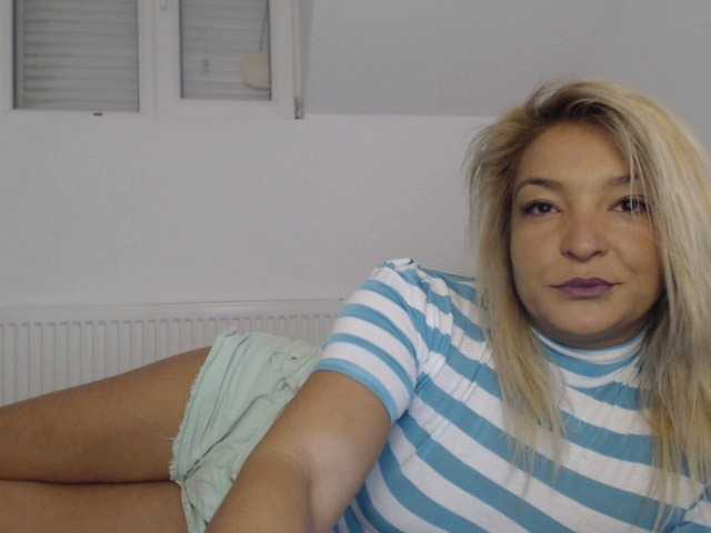 Live sex webcam photo for ladyruby1 #272004873