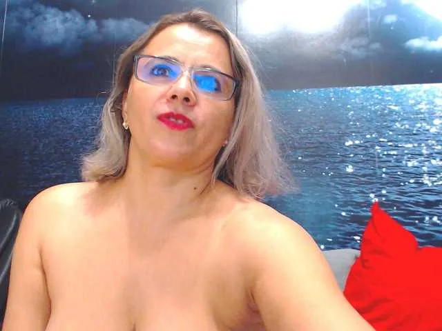 Live sex webcam photo for ladysquirt11 #276665976