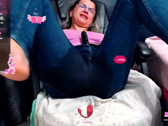 Live sex webcam photo for ladysquirt11 #278003124