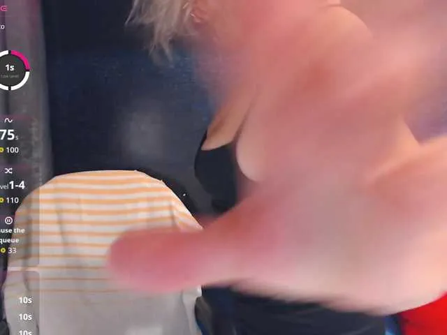 Live sex webcam photo for ladysquirt11 #292246108