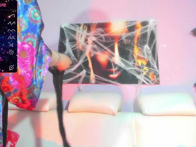 Live sex webcam photo for laia-evans #276533089