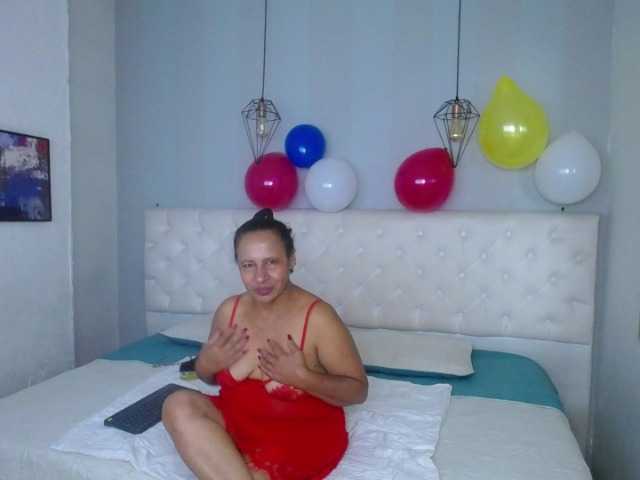 Live sex webcam photo for laidy-mature #273994116