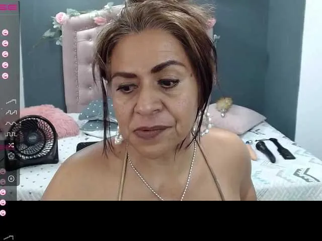 Live sex webcam photo for lalisha-96 #275744379