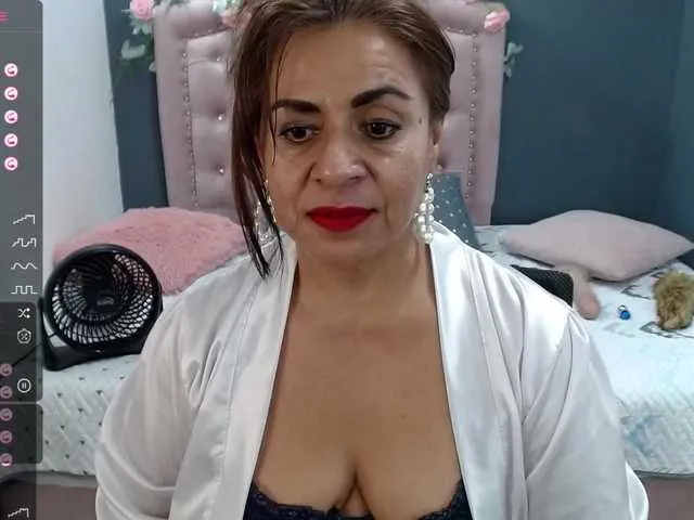 Live sex webcam photo for lalisha-96 #276321157