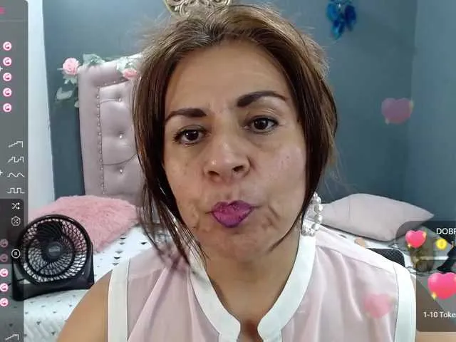 Live sex webcam photo for lalisha-96 #276328920