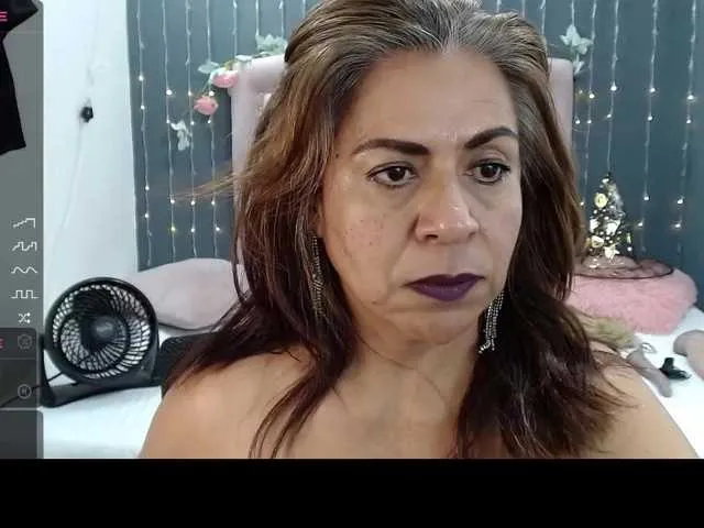 Live sex webcam photo for lalisha-96 #276580594