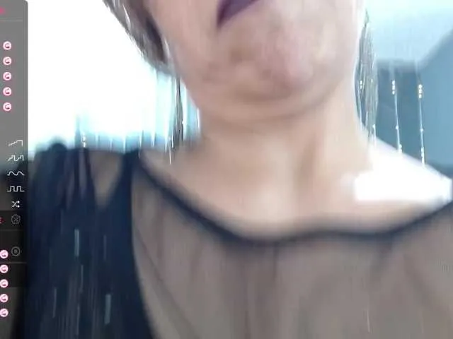 Live sex webcam photo for lalisha-96 #276607938