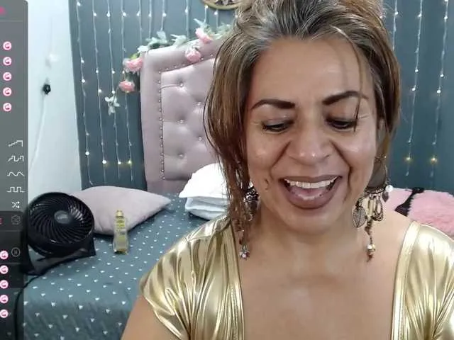 Live sex webcam photo for lalisha-96 #276614887