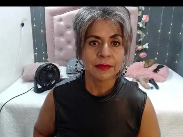 Live sex webcam photo for lalisha-96 #290545588