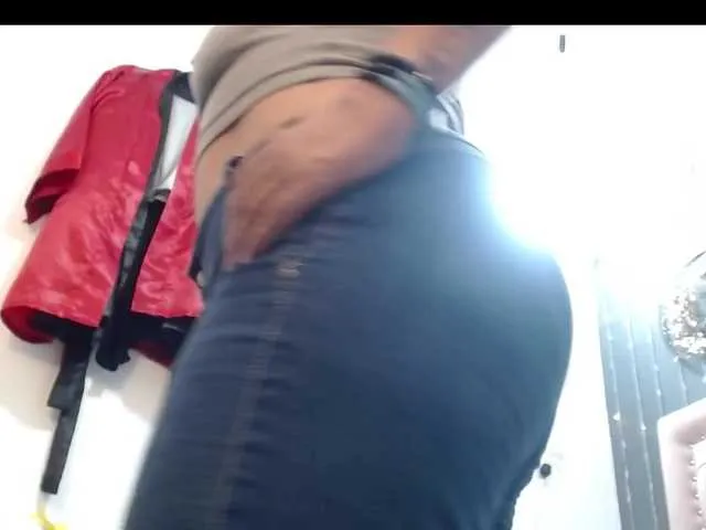 Live sex webcam photo for lalisha-96 #290557742