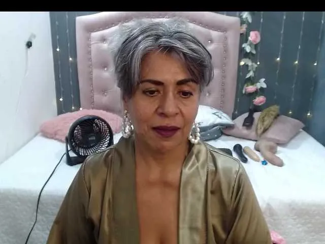 Live sex webcam photo for lalisha-96 #290586259