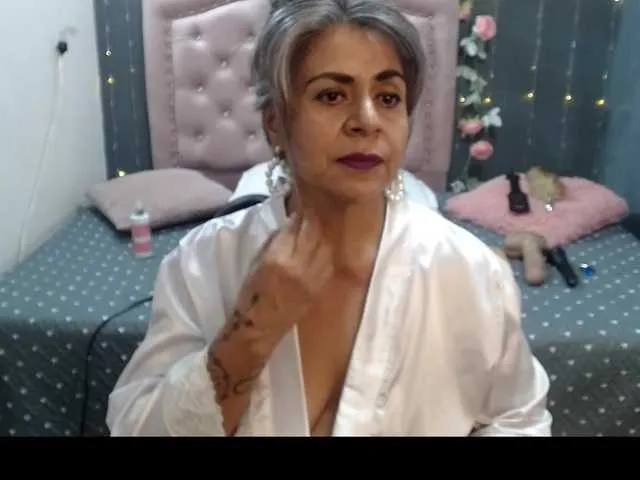 Live sex webcam photo for lalisha-96 #290658413