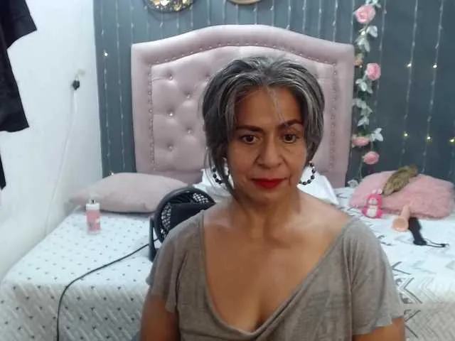 Live sex webcam photo for lalisha-96 #290948227