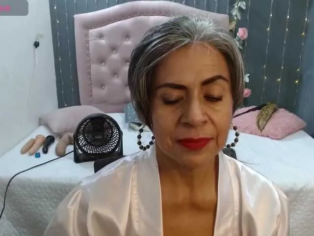 Live sex webcam photo for lalisha-96 #291195698