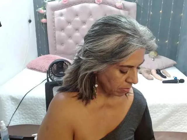 Live sex webcam photo for lalisha-96 #291848813