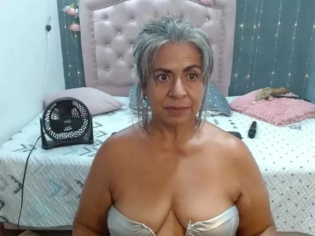 Live sex webcam photo for lalisha-96 #292078212