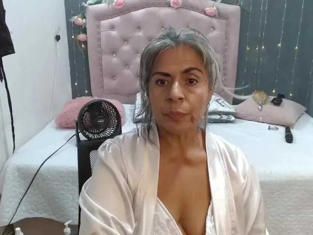 Live sex webcam photo for lalisha-96 #292216730