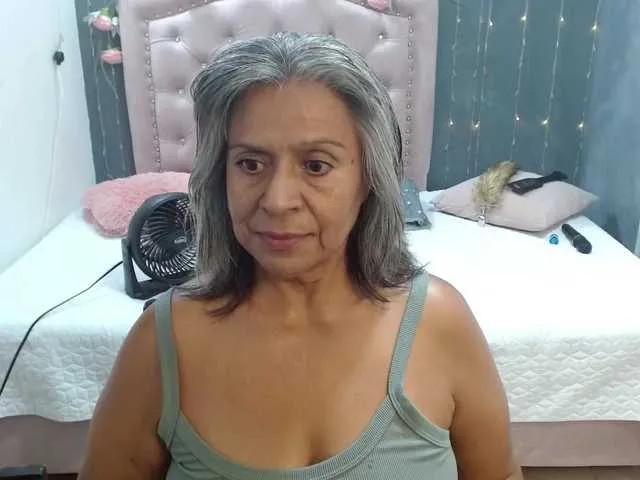 Live sex webcam photo for lalisha-96 #292251055