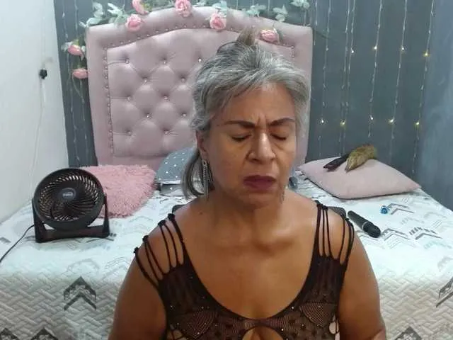 Live sex webcam photo for lalisha-96 #292378121